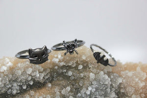 Spooky Sterling Silver Spider Ring. Sterling silver arachnid stacking ring. Halloween goth jewelry.