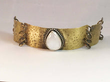 Load image into Gallery viewer, Mooonstone Choker
