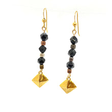 Load image into Gallery viewer, Pyramid Onyx Earrings
